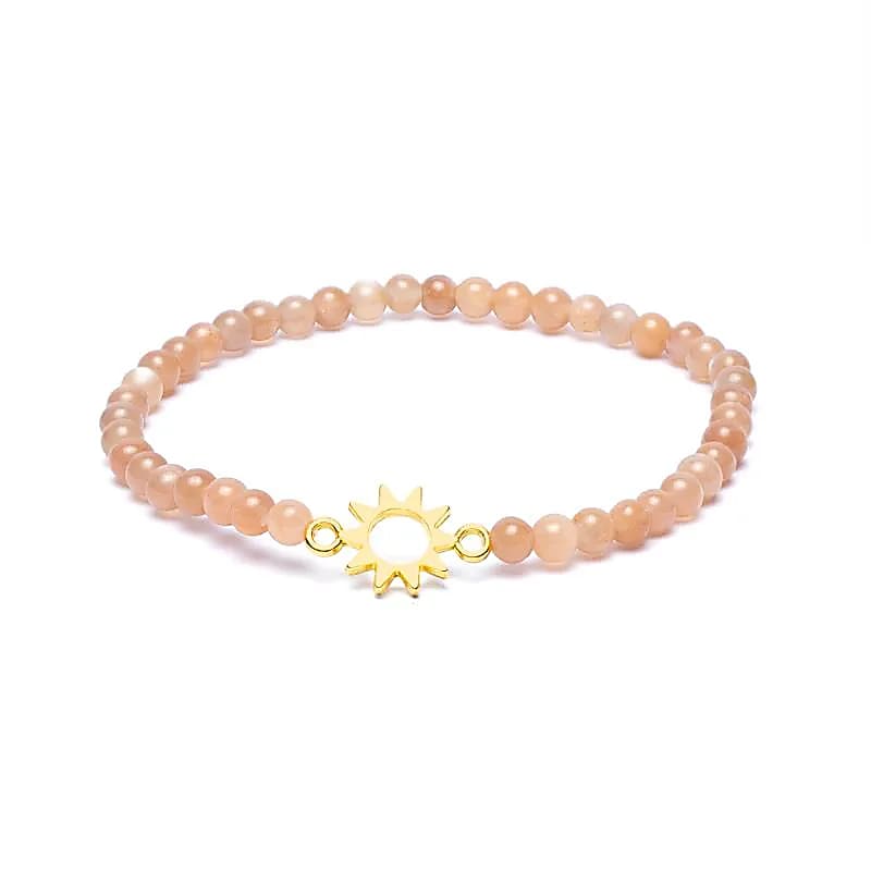 Armband Sonnenstein mit Sonnenanhänger – elastisch | 4 mm Perlen | Zartes Licht & leise Lebensfreude ☀️