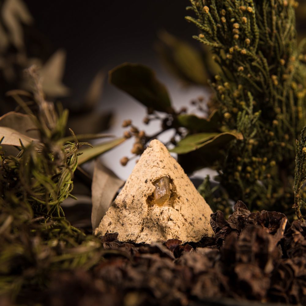 Sagrada Madre Energiepyramide-Räucherpyramiden Olíbano & 7 Heilige Kräuter Handgemachtes Ritualräucherwerk von Sagrada Madre | Reinigung, Schutz & Spirituelle Weisheit