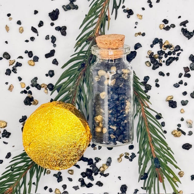 Protection, Schutzräucherung mit Weihrauch, Myrrhe, Styrax und Blattgold