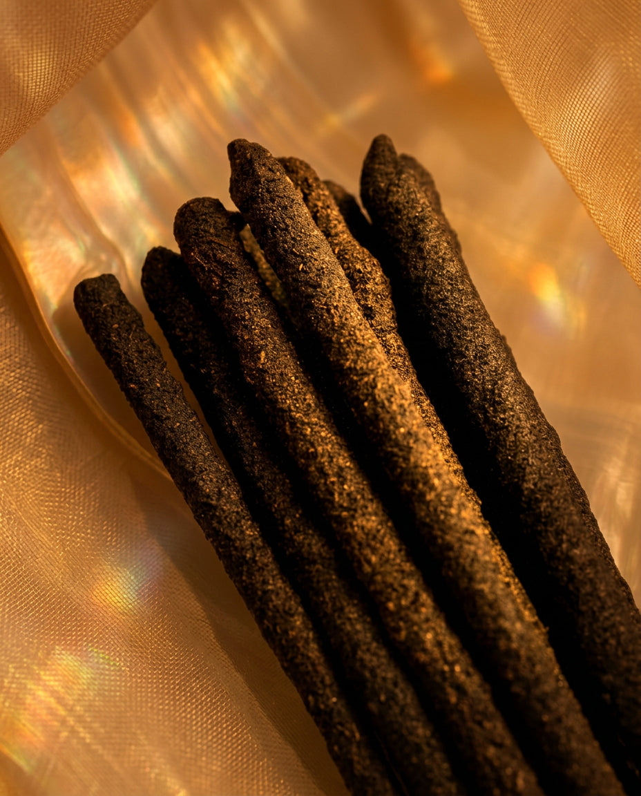 Sagrada Madre Tao Perfum Sandalwood, handgefertigte Räucherstäbchen für Stille, Erdung und innere Sammlung